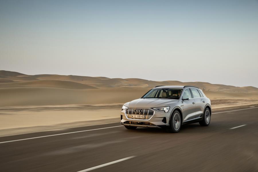 Audi e-tron 55 Quattro 2019 года  (WW) (фото 344 из 452)